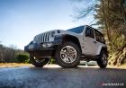 Jeep Wrangler Sahara foto tre quarti anteriore