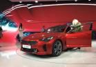 Kia Stinger tre quarti anteriore al Salone di Ginevra 2017