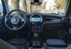 Mini cooper 5 porte 2022 blu interni