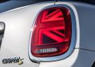 Mini Cooper SE fari posteriori
