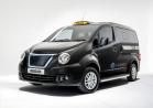 Nissan eNV200 London Taxi tre quarti anteriore