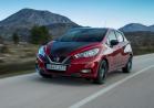 Nissan Micra rossa tre quarti anteriore