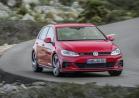 Nuova Golf GTI Performance rossa tre quarti anteriore