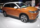 Nuova Suzuki Vitara tre quarti anteriore al Salone di Parigi 2014