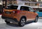 Nuova Suzuki Vitara tre quarti posteriore lato destro al Salone di Parigi 2014