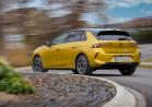 Opel Astra 2024 gialla foto