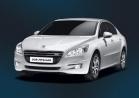 Peugeot 508 HYbrid4 tre quarti anteriore lato sinistro