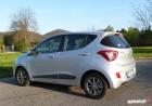 Prova Hyundai i10 1.0 Sound Edition tre quarti posteriore