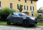 Prova Lancia Ypsilon Metano Ecochic tre quarti anteriore