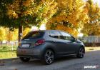 Prova Peugeot 208 1.6 BlueHDi 120 GT Line tre quarti posteriore