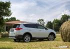 Prova Toyota Rav4 4WD White Edition tre quarti posteriore lato destro