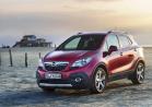 Suv compatto Opel Mokka tre quarti anteriore lato sinistro