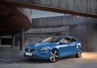 Volvo V40 R-Design tre quarti anteriore lato destro