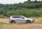 Volvo XC60 T6 Plug-in Hybrid 2025 foro laterale
