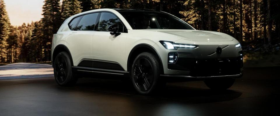 nuova Volvo EX60 c0n Gemini e lunga autonomia