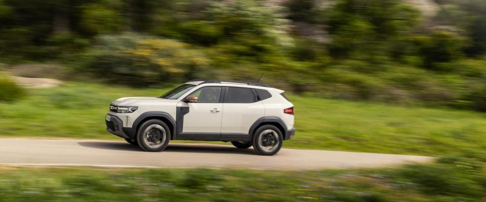 dacia duster hybrid 155 prova recensione opinioni