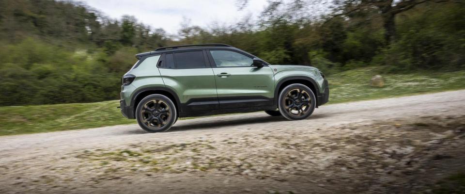 jeep avenger 2026 prova su strada recensione
