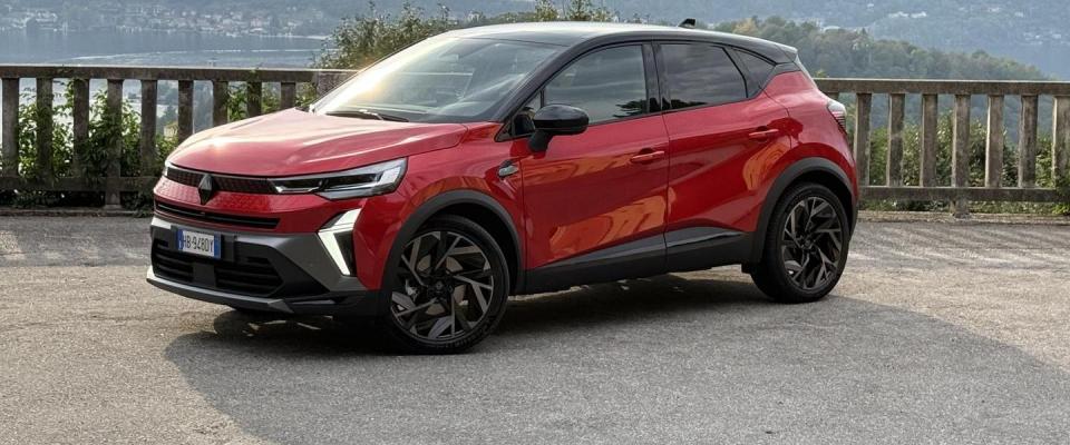 renault captur ibrida 2026 recensione
