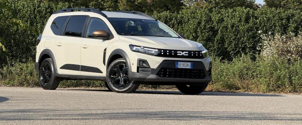 dacia jogger ibrida recensione 2026