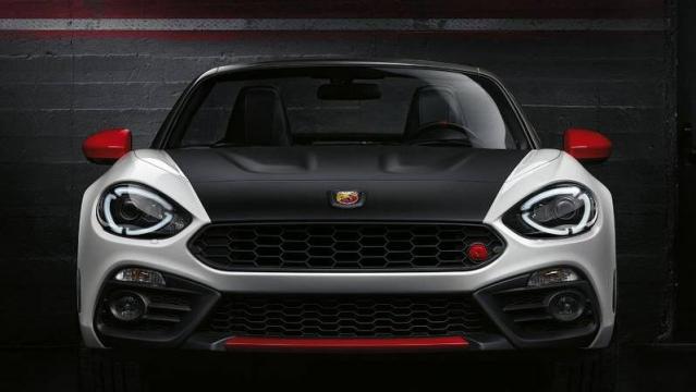 Abarth 124 Spider anteriore