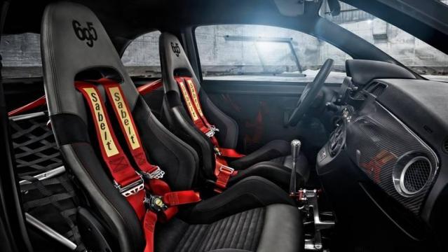 Abarth 695 interni 1