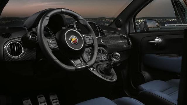 Abarth 695C interni