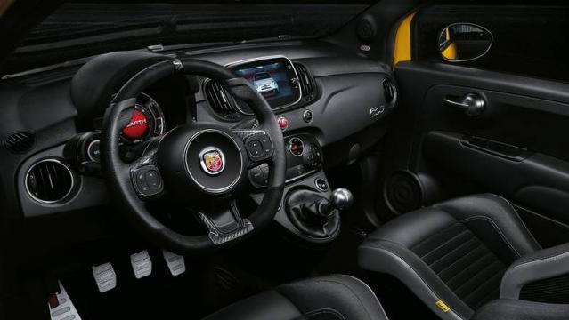 Abarth 595 interni