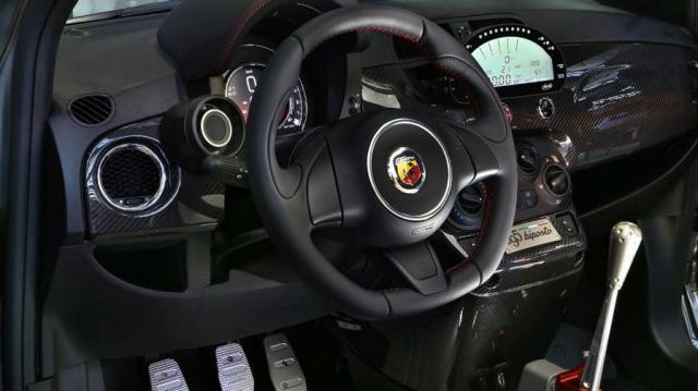 Abarth 695 Biposto interni