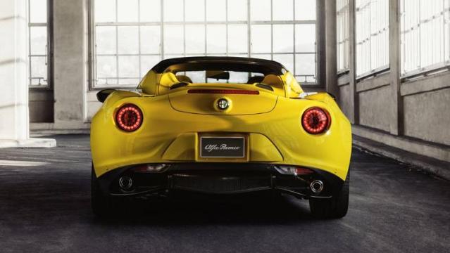 Alfa Romeo 4C Spider 8