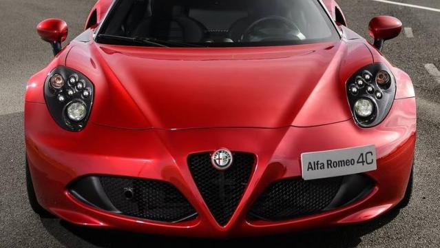 Alfa Romeo 4C anteriore