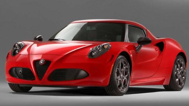 Alfa Romeo 4C tre quarti anteriore