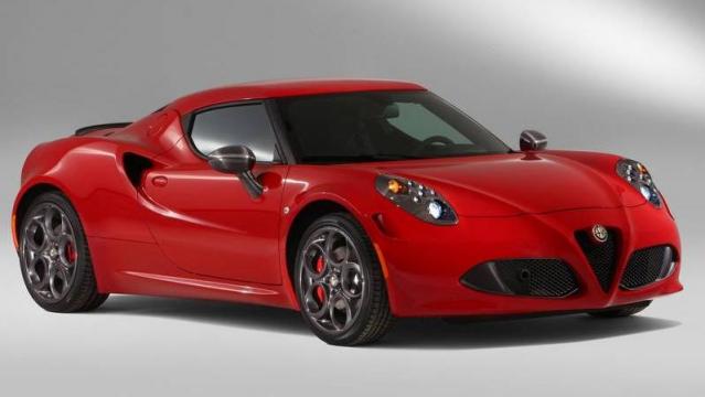 Alfa Romeo 4C tre quarti anteriore 1