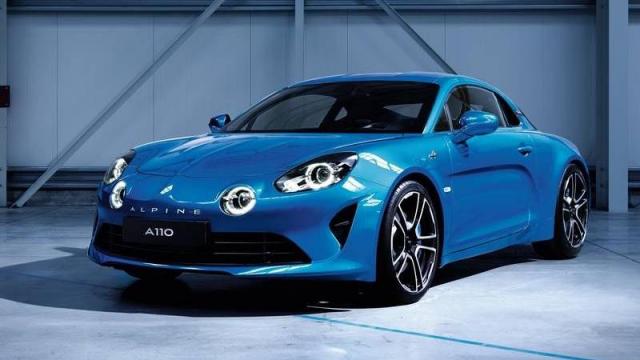 Alpine A110 tre quarti anteriore