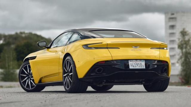 Aston Martin DB11 posteriore