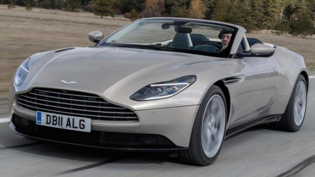 Aston Martin DB11 Volante strada