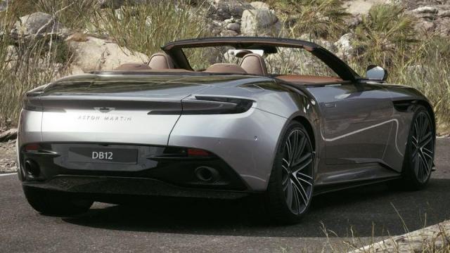 Aston Martin DB12 Volante posteriore