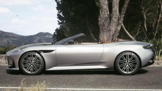 Aston Martin DB12 Volante profilo