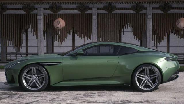 Aston Martin DB12 profilo