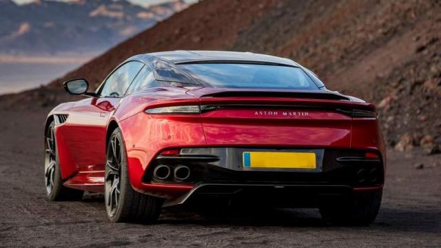 Aston Martin DBS Superleggera posteriore