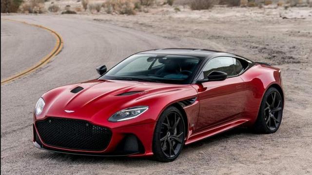 Aston Martin DBS Superleggera tre quarti anteriore