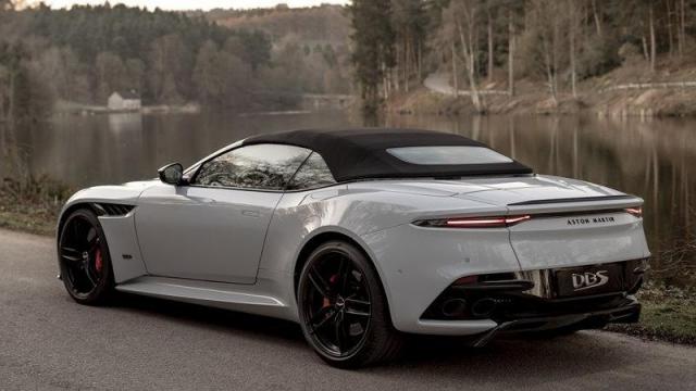 Aston Martin DBS Volante profilo