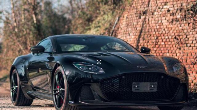 Aston Martin DBS Superleggera nera