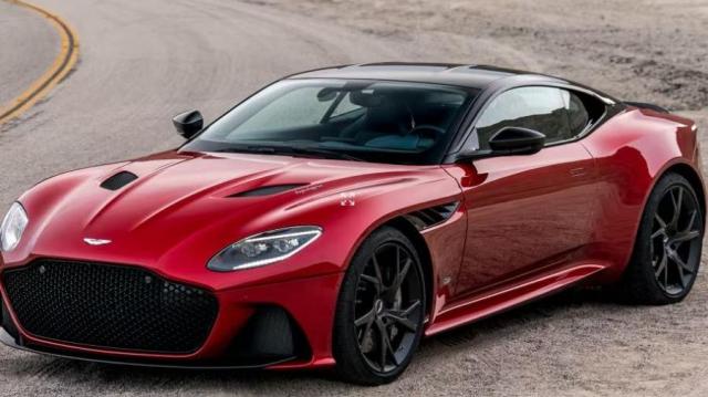 Aston Martin DBS Superleggera rossa