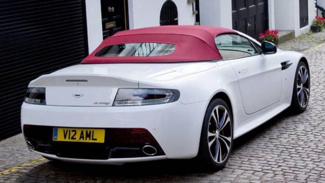 Aston Martin V12 Vantage Roadster posteriore