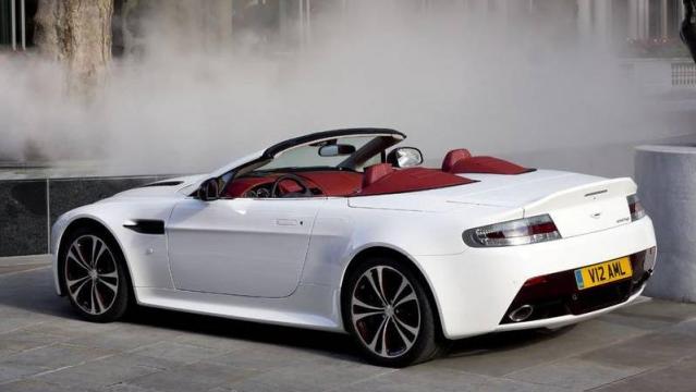 Aston Martin V12 Vantage Roadster aperta