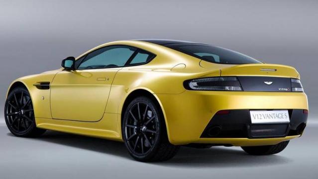 Aston Martin V12 Vantage Coupé posteriore