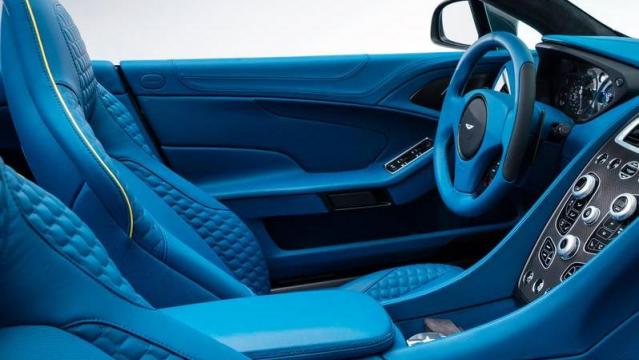 Aston Martin Vanquish Volante interni