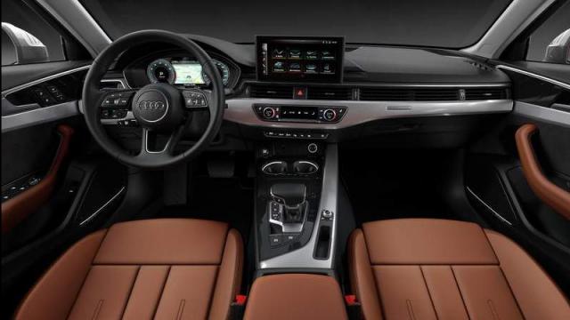 Audi A4 berlina interni