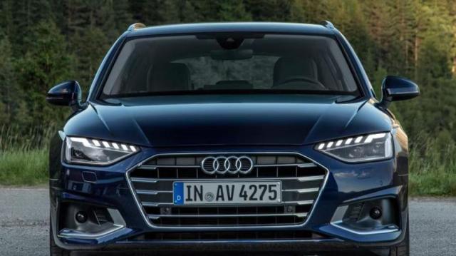 Audi A4 Avant grigia