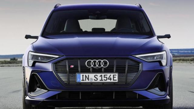 Audi e-tron S frontale